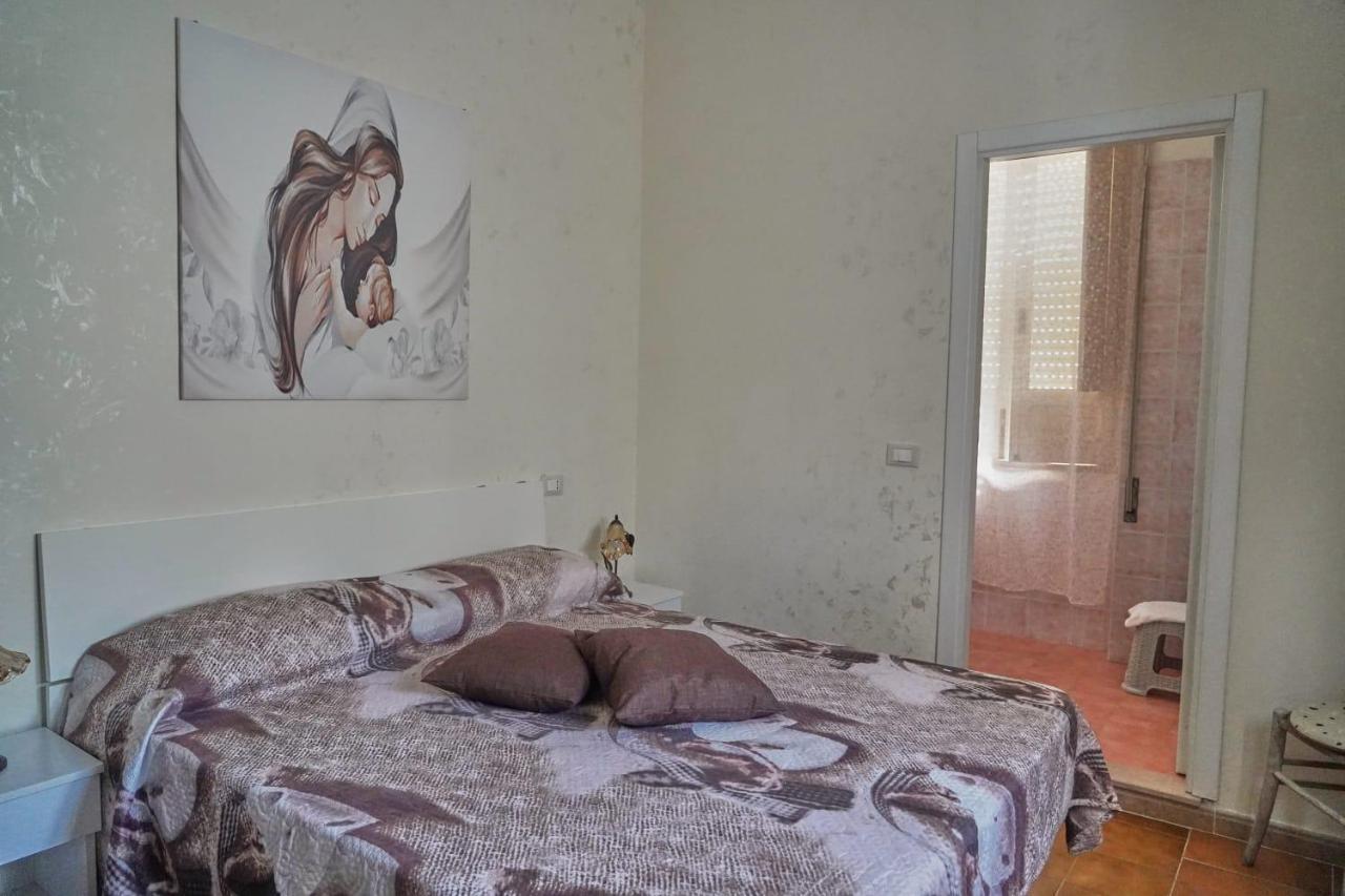 Le Stanze Di Ricci - Affittacamere Low Cost Лезина Экстерьер фото