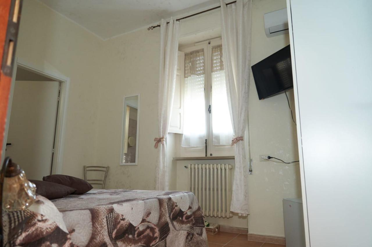 Le Stanze Di Ricci - Affittacamere Low Cost Лезина Экстерьер фото
