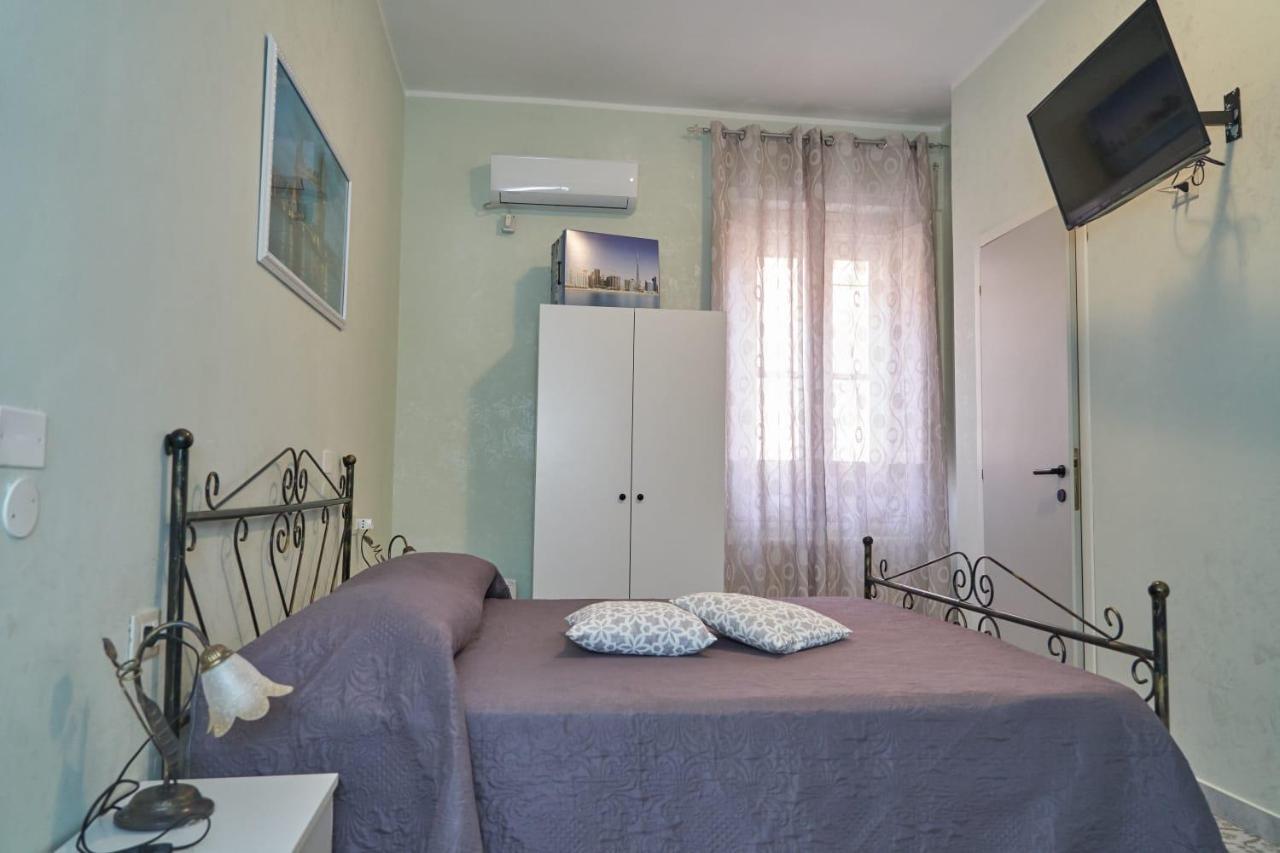Le Stanze Di Ricci - Affittacamere Low Cost Лезина Экстерьер фото