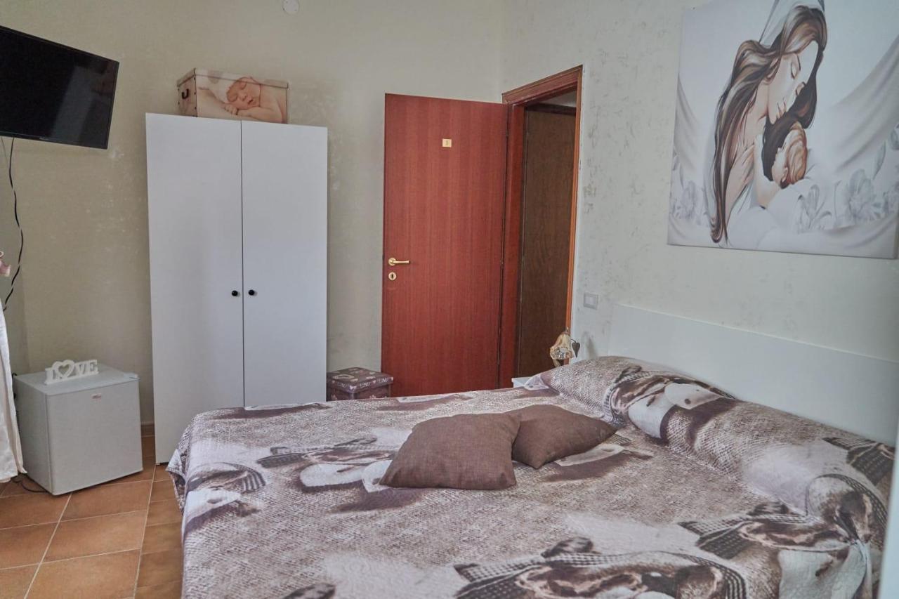 Le Stanze Di Ricci - Affittacamere Low Cost Лезина Экстерьер фото
