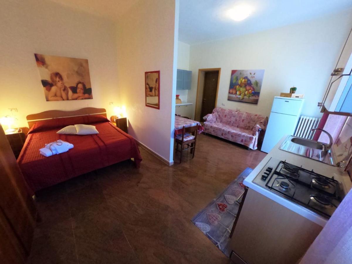 Le Stanze Di Ricci - Affittacamere Low Cost Лезина Экстерьер фото