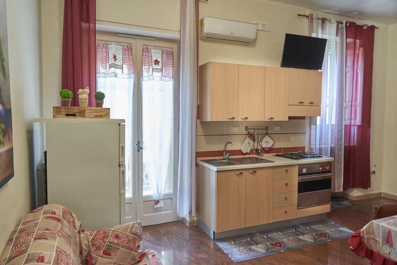 Le Stanze Di Ricci - Affittacamere Low Cost Лезина Экстерьер фото