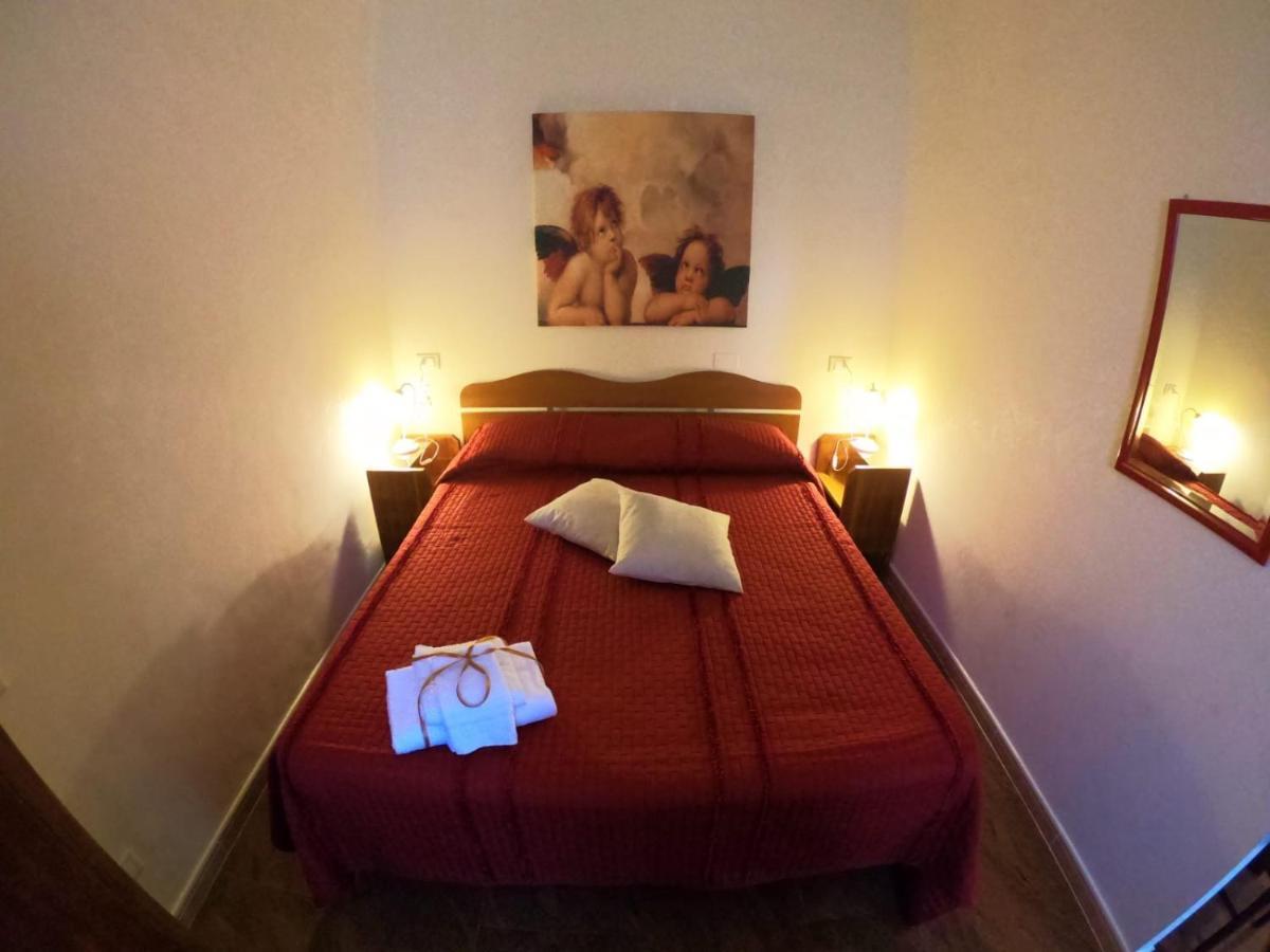 Le Stanze Di Ricci - Affittacamere Low Cost Лезина Экстерьер фото