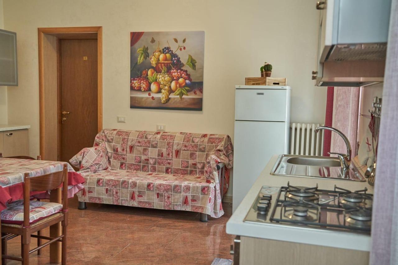 Le Stanze Di Ricci - Affittacamere Low Cost Лезина Экстерьер фото