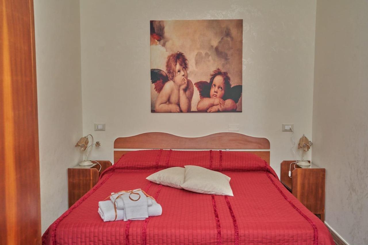 Le Stanze Di Ricci - Affittacamere Low Cost Лезина Экстерьер фото