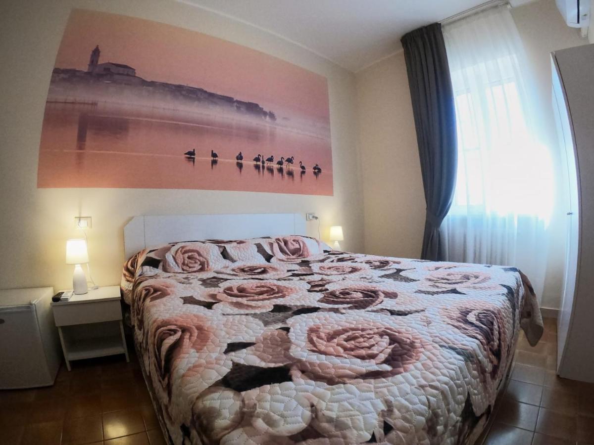 Le Stanze Di Ricci - Affittacamere Low Cost Лезина Экстерьер фото