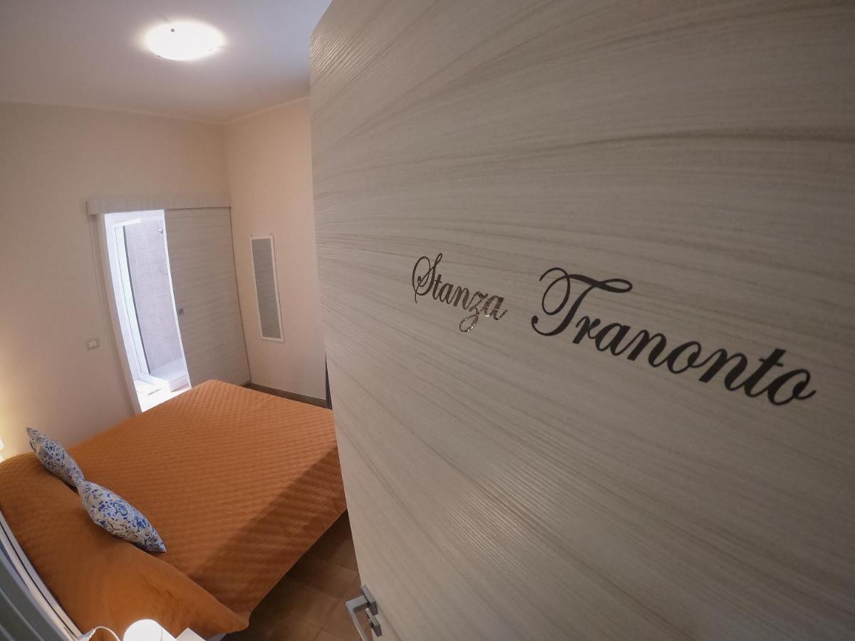 Le Stanze Di Ricci - Affittacamere Low Cost Лезина Экстерьер фото